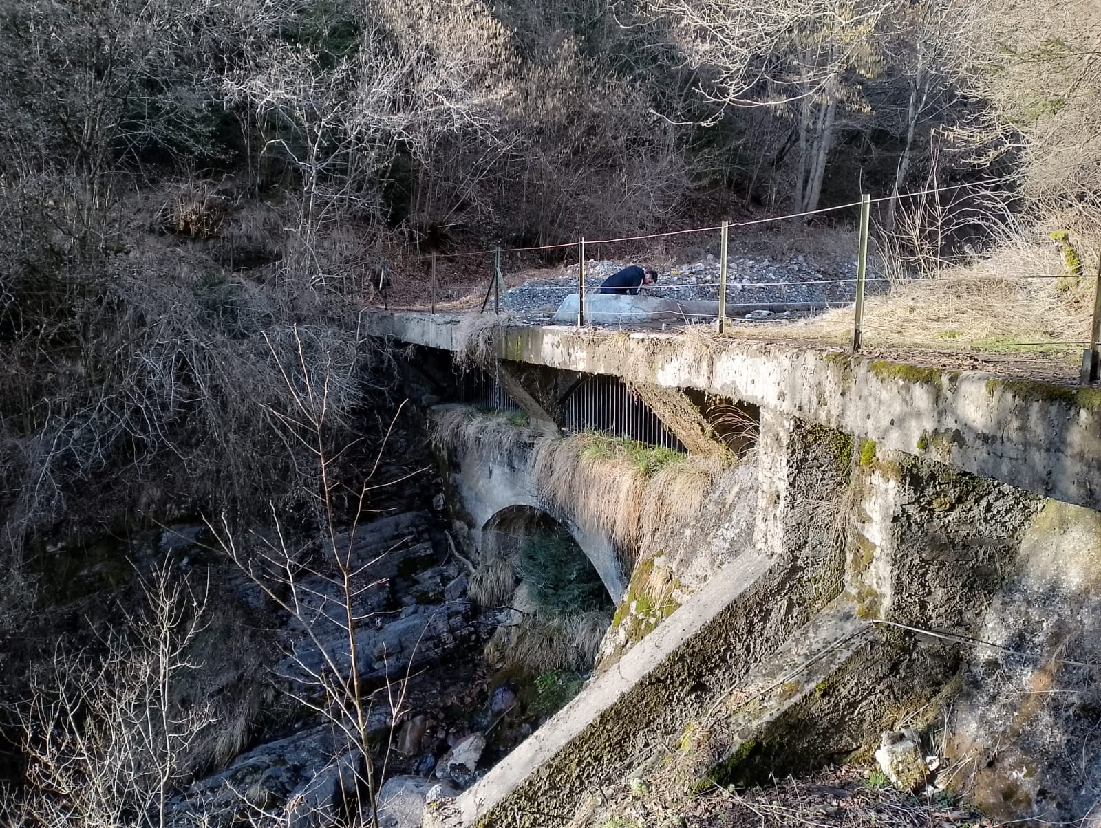 Opera di presa Enel lungo il sentiero del trecciolino